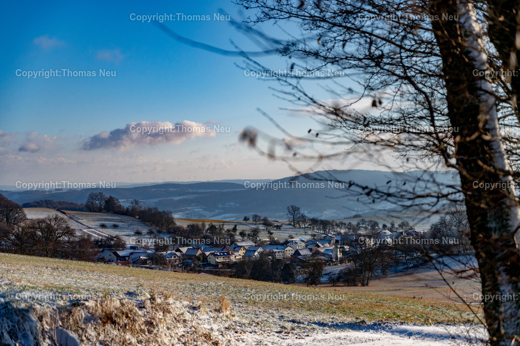 Winter_Schnee_Winterkasten_Fotografie_Thomas-Neu-16 | Winterliche Landschaft bei Winterkasten nahe Lindenfels: Raureif und Schnee überziehen Felder und Wiesen an einem klaren Wintertag im Odenwald.Foto: Thomas Neu