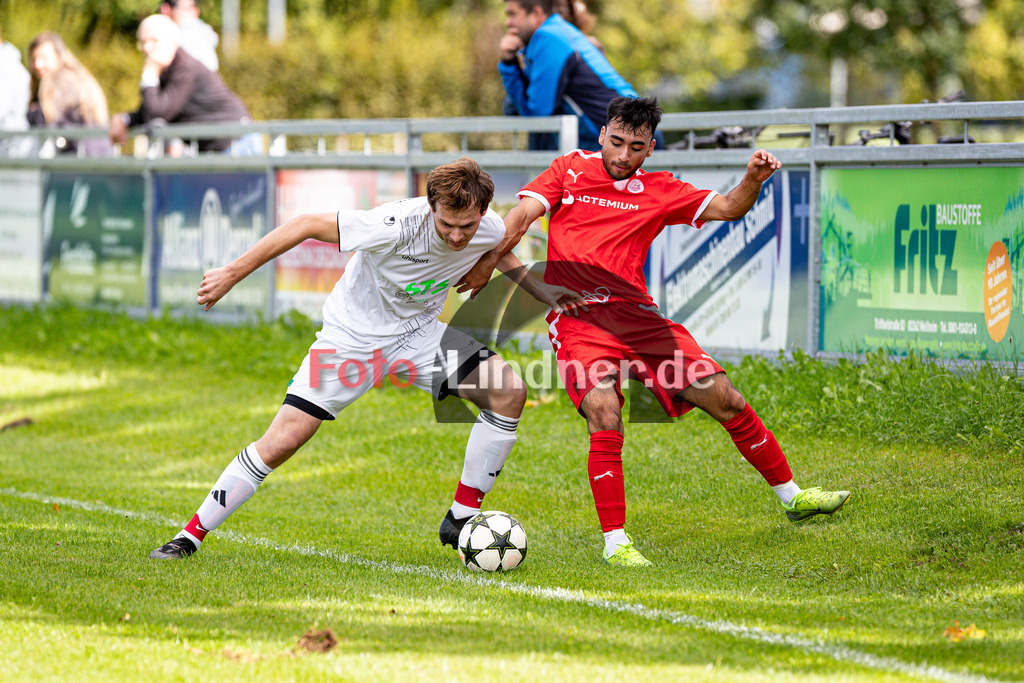 SG SV Eberfing/SV Söchering gegen SG 1 TSV Schäftlarn/SC Baierbrunn | Fußball Herren A-Klasse Gruppe 5 Zugspitze 2024/25 7. Spielttag, SG SV Eberfing/SV Söchering gegen SG 1 TSV Schäftlarn/SC Baierbrunn, 20250914,Zweikampf,2025-09-14 in Obersöchering (Sportplatz Obersöchering), Dominik EHRENBERG (SG SV Eberfing/SV Söchering 9), Mostafa HUSSEINI (SG TSV Schäftlarn/SC Baierbrunn 11)Copyright: WolfgangxLindner www.foto-lindner.de
