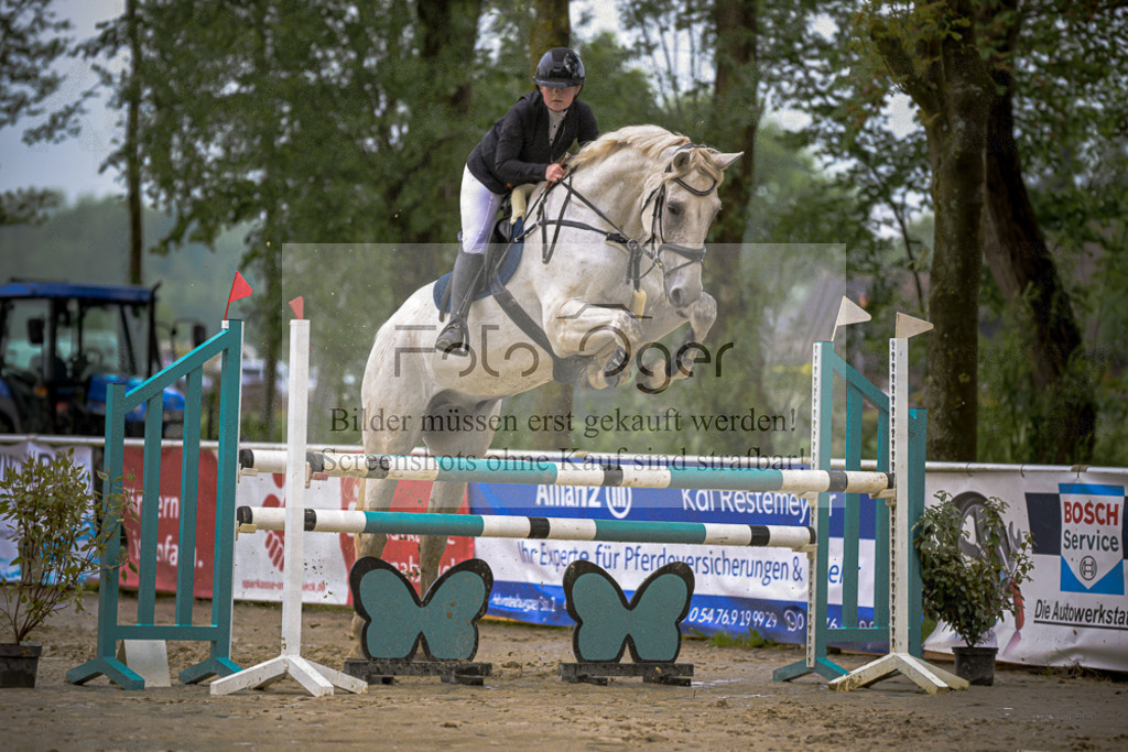 20240505-DOS_7454 | Entdecke hochwertige Reitturnierfotos von Foto Oger. Professionell, emotional und authentisch – jetzt Lieblingsmomente im Shop bestellen.Deutschlandweite Turnierfotografie. - Realisiert mit Pictrs.com
