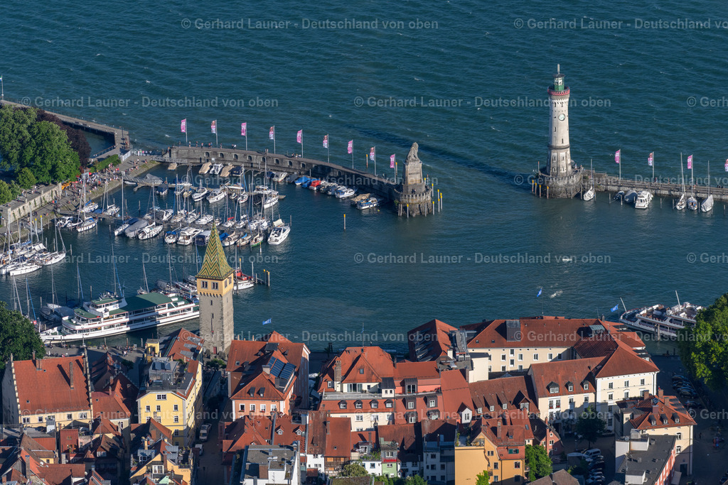 4032711 | LINDAU (BODENSEE) 12.06.2020 Hafeneinfahrt am Ufer des Bodensee in Lindau am Bodensee im Bundesland Bayern, Deutschland. // Port entrance on the shore of Lake Constance in Lindau am Bodensee in the state Bavaria, Germany. Foto: Gerhard Launer