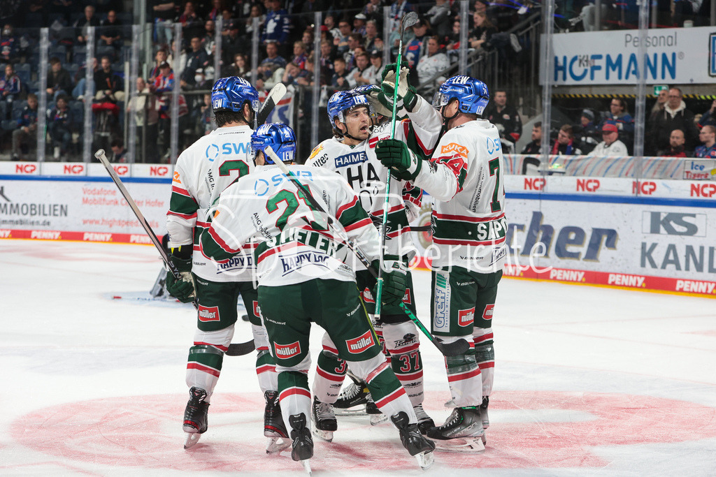 Nuernberg ICE Tigers - Augsburger Panther | Die Panther freuen sich ueber den Treffer zum 2-3 durch David STIELER (AEV #21)