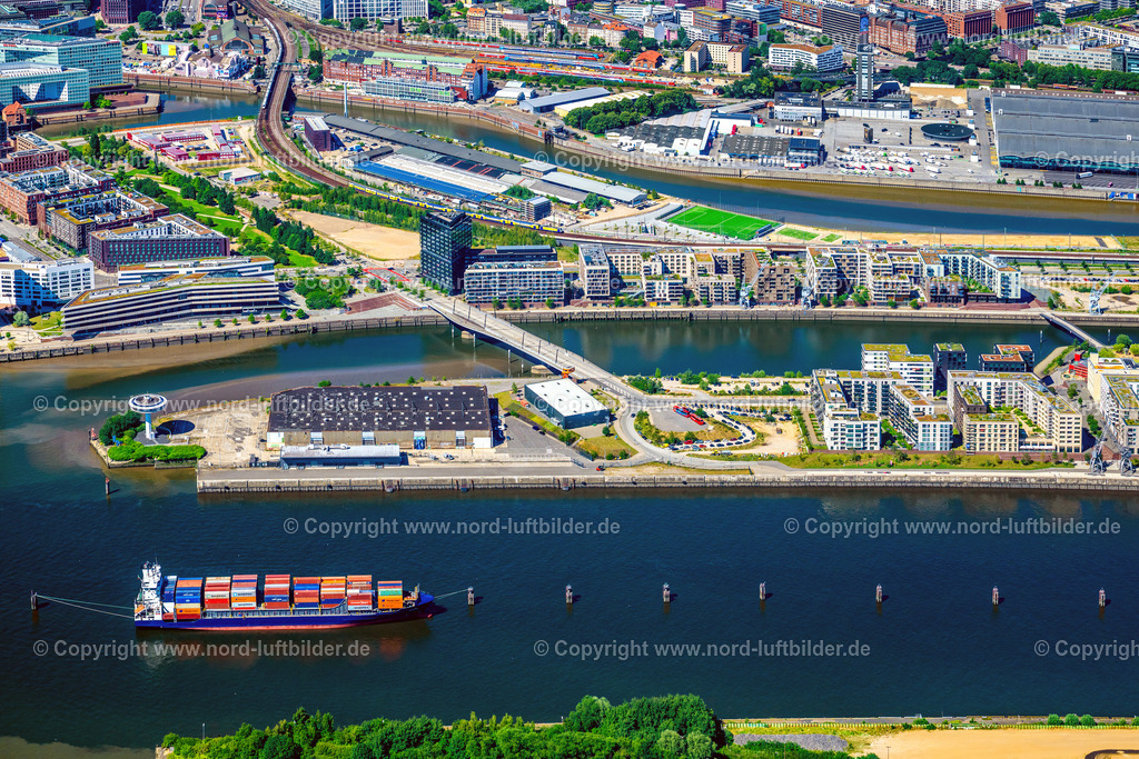 Hamburg_Baakenhafen_Hafenuniversität_Oper_Hafencity_ELS_8130010725 | HAMBURG 16.06.2025 Baugrundstück für die neue Hamburger Oper und das Brückenbauwerk entlang " Baakenhafen Brücke " in Hamburg, Deutschland. Weiterführende Informationen bei: Bezirksamt Hamburg-Mitte, Fachamt Stadt- und Landschaftsplanung,  Kühne + Nagel (AG & Co.) KG,  Kühne Bauausführung. // Building plot for the new Hamburg Opera and the bridge structure along "Baakenhafen Bridge" in Hamburg, Germany. Further information at: Bezirksamt Hamburg-Mitte, Fachamt Stadt- und Landschaftsplanung,  Kuehne + Nagel (AG & Co.) KG,  Kuehne Bauausfuehrung. Foto: Martin Elsen