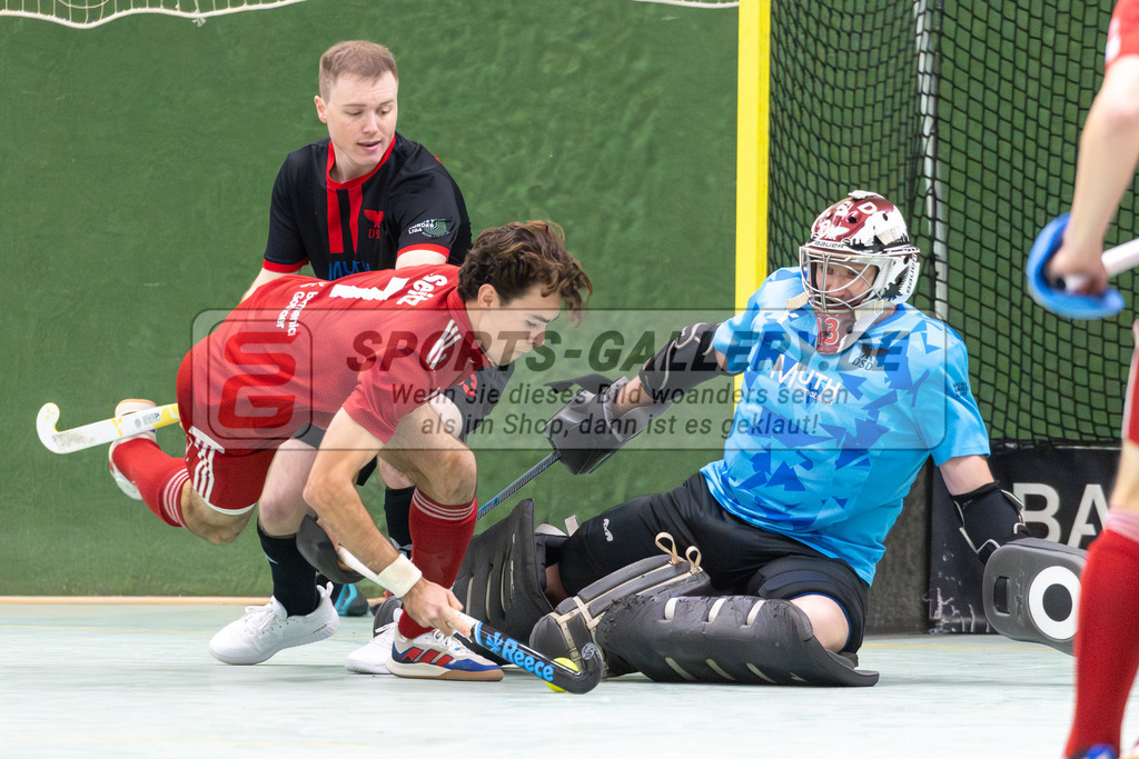 SFE_20251213_0040 | Köln, Deutschland, 13.12.2025:  Hockey 1. Bundesliga Herren Rot-Weiss - DSD Düsseldorf im KTHC Stadion Rot-Weiss Köln Tennis and Hockey Club am 13.12.2025 in Köln, Deutschland. (Foto von Fehrmann)Köln, Germany, 13.12.2025: Hockey 1. Bundesliga Herren Rot-Weiss - DSD Düsseldorf in KTHC Stadion Rot-Weiss Köln Tennis and Hockey Club at 13.12.2025 in Köln, Deutschland. (Foto from Fehrmann)