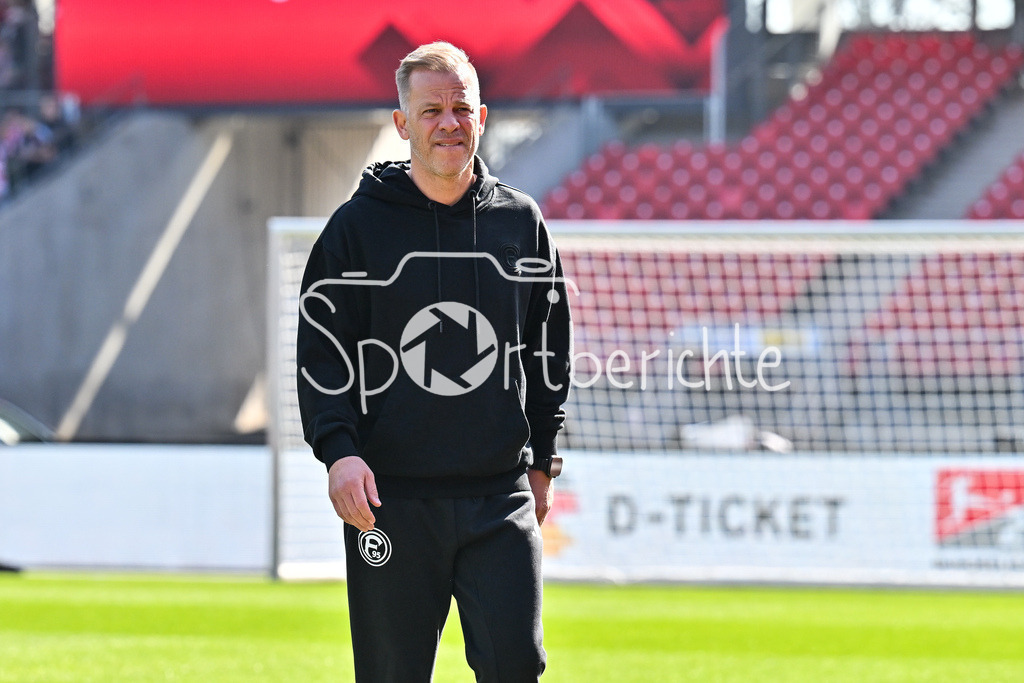 1. FC Nürnberg - Fortuna Düsseldorf | NUREMBERG, GERMANY - 07. MARCH:  im Bild Markus ANFANG Trainer Fortuna Düsseldorf / Einzelfoto / Freisteller vor dem Match zwischen dem 1. FC Nürnberg und Fortuna Düsseldorf am 25. Spieltag der 2. Bundesliga im Max Morlock Stadion / DFL REGULATIONS PROHIBIT ANY USE OF PHOTOGRAPHS AS IMAGE SEQUENCES AND/OR QUASI-VIDEO