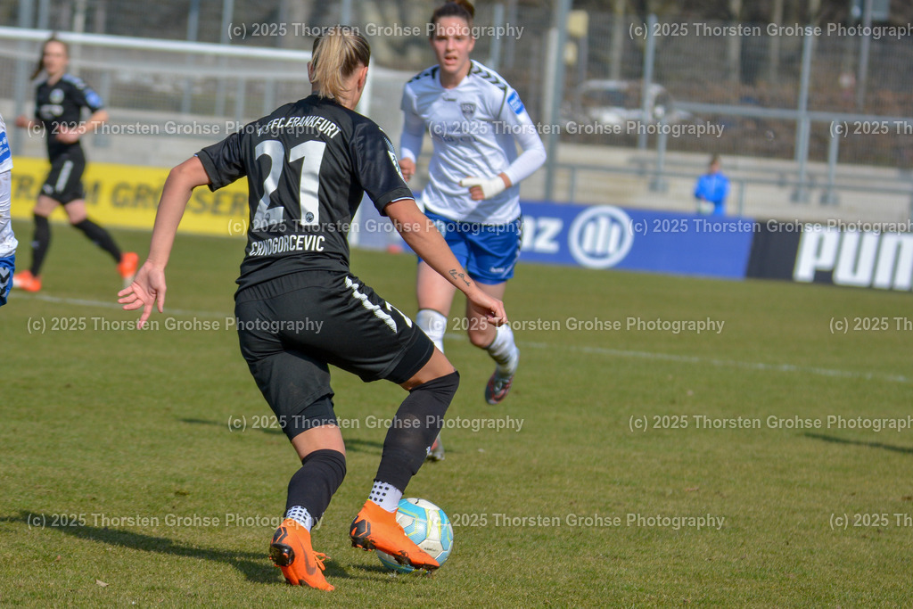Fussball-BL Frauen 1. FFC Frankfurt vs. FF USV Jena | Crnogorcevic Ana-Maria #21 (1.FFC Frankfurt); Fussball-BL Frauen 1. FFC Frankfurt vs. FF USV Jena, Fussball-Bundesliga Frauen am 25.03.2018 im Stadion am Brentanobad in Frankfurt/Main, (Deutschland) - Realisiert mit Pictrs.com