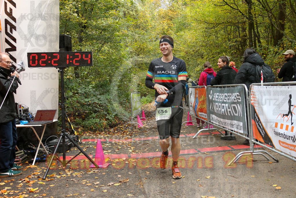 251026_1223_EX1_0241 | Sportfotografie im Rhein-Sieg Kreis, Köln, Bonn, NRW, Rheinland Pfalz, Hessen, etc. Unser Tätigkeitsfeld umfasst den Laufsport vom Volkslauf über den Marathon, Duathlon, Triathon bis zum Ultralauf wie Kölnpfad Ultra oder Schindertrail.