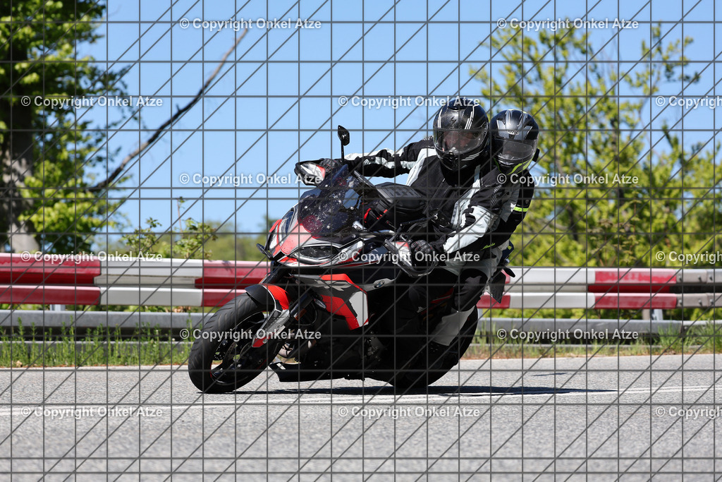 IMG_9791 | Fotograf am Kyffhäuser. Onkel Atze. Kyffhäuser Rennstrecke. Café36. Motorsportfotografie. - Realisiert mit Pictrs.com
