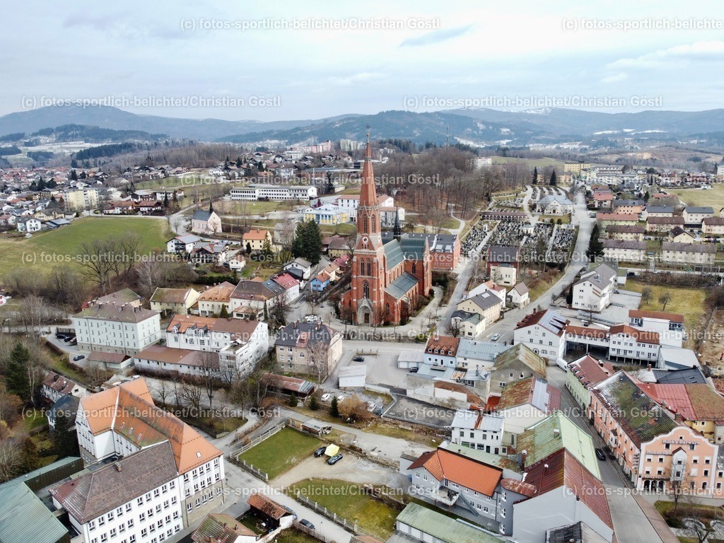 Stadtpfarrkirche St. Nikolaus in Zwiesel | DCIM\100MEDIA\DJI_0041.JPG - Realisiert mit Pictrs.com
