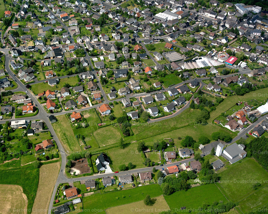 2611013 | EWERSBACH 09.06.2006 Wohngebiet einer Einfamilienhaus- Siedlung  in Ewersbach im Bundesland Hessen, Deutschland // Single-family residential area of settlement  in Ewersbach in the state Hesse, Germany Foto: Gerhard Launer