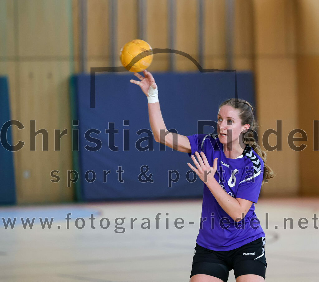 2023-03-18_066_SpVgg_Altenerding_II_gegen_HSG_Freising-Neufahrn_II | Erding, Deutschland, 18.03.2023:
Handball, Bezirksliga Frauen Altbayern 2022 / 2023, 14. Spieltag, SpVgg Altenerding II gegen HSG Freising-Neufahrn II, Endergebnis: 25:27

Elisabeth Bauschmid (SpVgg Altenerding, #6)

Foto: Christian Riedel / fotografie-riedel.net