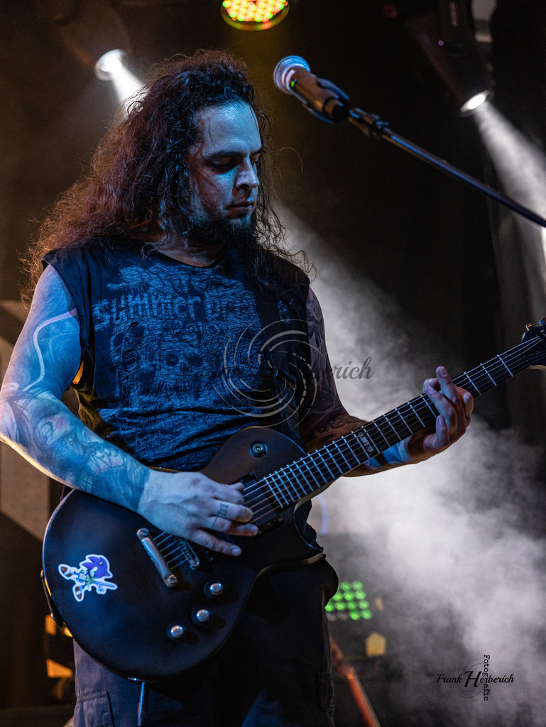 Justice Daudenwinden | Frank Herberich Fotografie, Frank Herberich, Fotografie, Hochzeit, Portrait, St. Peter Ording, Ording, Westerhever, Nordsee, Frank Fotografie, Hardheim,  Odenwald,Walldürn, Band,Eventfotografie - Realisiert mit Pictrs.com