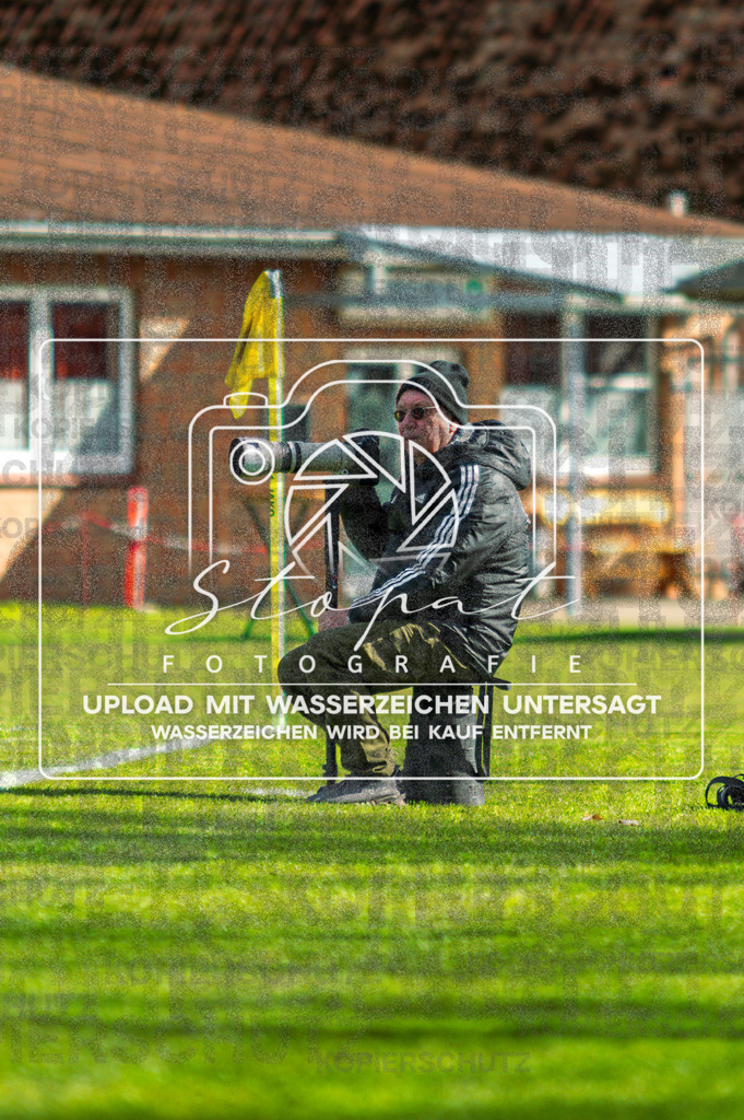 FGFS-LEN-1000 | Ekki Beuth beim Herren Kreisliga HK Spiel zwischen FG Fulde-Stellichte und Eintracht Leinetal im Fulder Zentralstadion, Fulde (Simon Paul Stopat) - Realisiert mit Pictrs.com