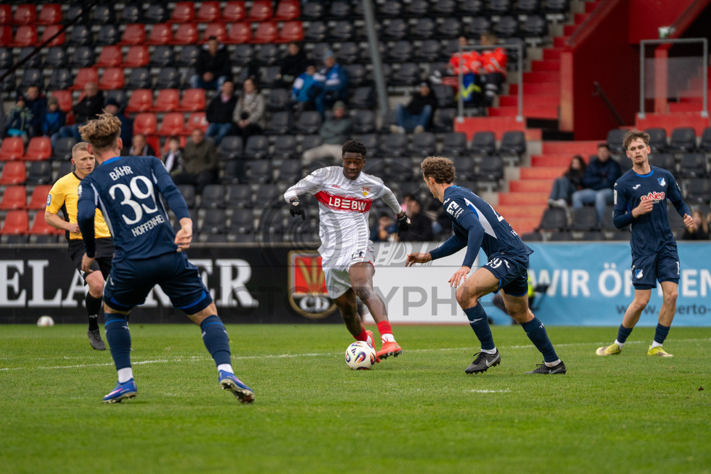 VfB Stuttgart II vs. TSG Hoffenheim II, Fussball, 3. Liga, 26. Spieltag, 15.03.2026 | Mansour Ouro-Tagba (VfB Stuttgart II, #27),VfB Stuttgart II vs. TSG Hoffenheim II, Fussball, 3. Liga, 26. Spieltag, 15.03.2026Foto: photosbyphips/Philip Ziegler