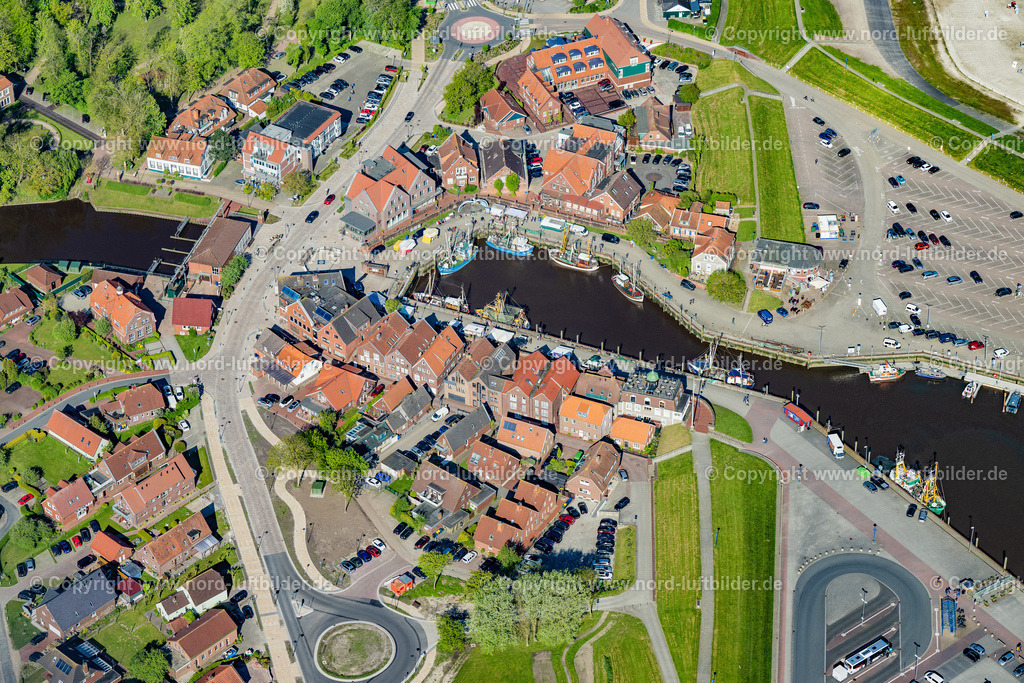 Neuharlingersiel_Hafen_ELS_5038190523 | NEUHARLINGERSIEL 19.05.2023 Ostfriesische Küste bei Neuharlingersiel im Bundesland Niedersachsen. Die Gemeinde Neuharlingersiel liegt im Harlingerland in Ostfriesland an der Nordseeküste. An der Küstenlinie entlang erstreckt sich der Nationalpark Niedersächsisches Wattenmeer, der seit 2009 zum UNESCO-Weltnaturerbe gehört. Die Landschaft ist vom Wattenmeer, von Landwirtschaft und Feldern geprägt. // East Frisian Coast in Neuharlingersiel in the state of Lower Saxony. The borough of Neuharlingersiel is located in Harlinger Land in East Frisia on the North Sea shore. The coastal line consists of the Lower Saxony Wadden Sea which has been named a UNESCO world heritage site in 2009. The landscape is characterised by Wadden Sea, agriculture and fields. Foto: Martin Elsen