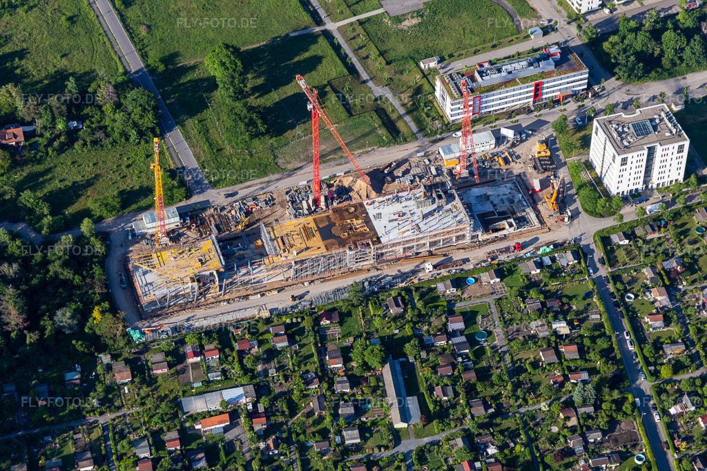 Luftbild: Baustelle zum Neubau eines Bürogebäudes der Vector Informatik GmbH in der Emmy-Noether-Straße im Technologiepark Karlsruhe im Ortsteil Rintheim in Karlsruhe im Bundesland Baden-Württemberg in Deutschland. Foto: IMG_126820.jpg vom 28.05.2021 durch Werner Riehm/FLY-FOTO.deAuflösung des Originals: 5472 x 3648 px