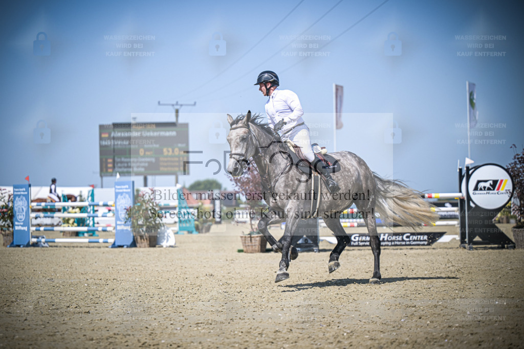 DOS_2884 | Entdecke hochwertige Reitturnierfotos von Foto Oger. Professionell, emotional und authentisch – jetzt Lieblingsmomente im Shop bestellen. - Realisiert mit Pictrs.com