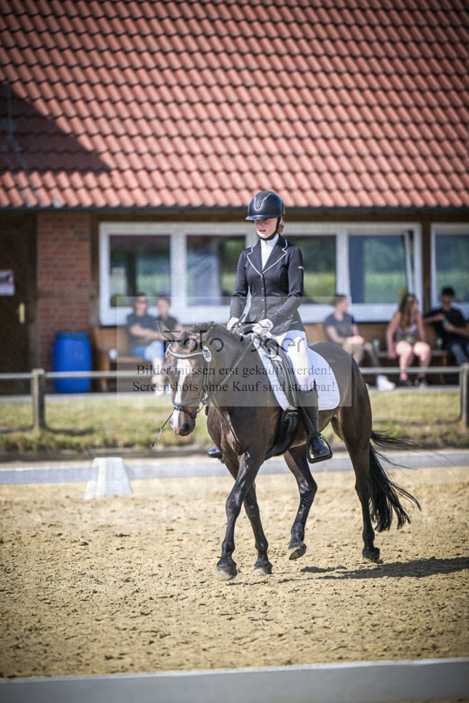 DOS_8155 | Entdecke hochwertige Reitturnierfotos von Foto Oger. Professionell, emotional und authentisch – jetzt Lieblingsmomente im Shop bestellen.Deutschlandweite Turnierfotografie. - Realisiert mit Pictrs.com