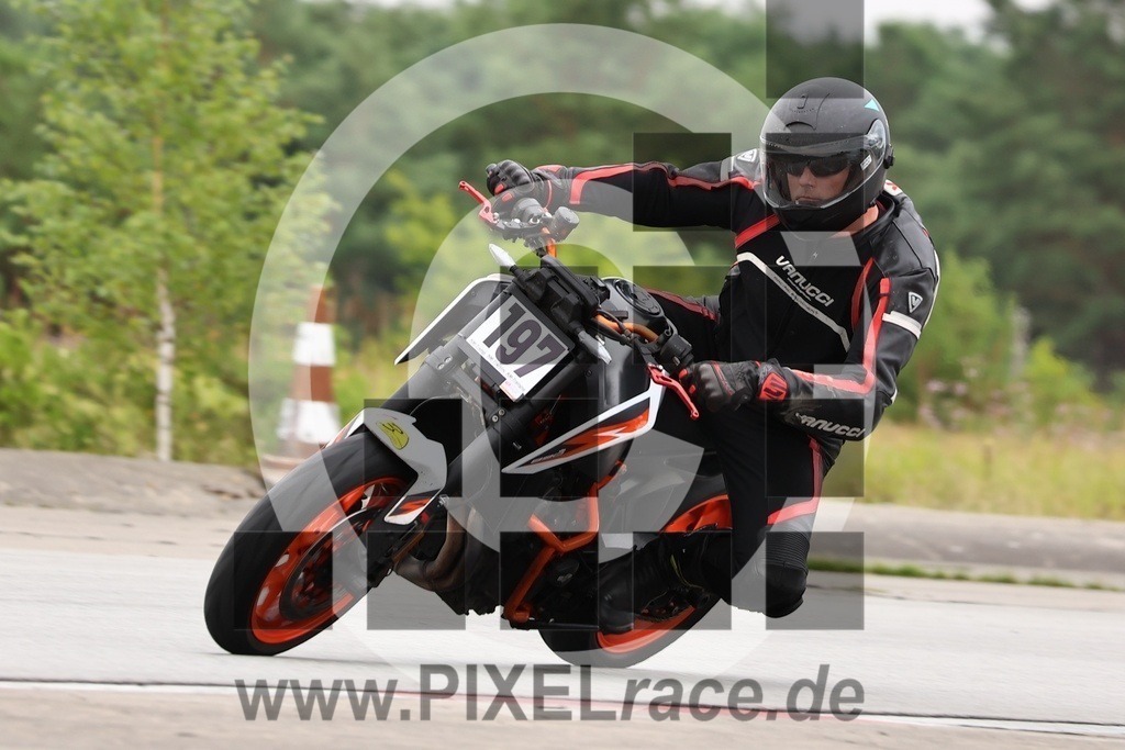 0197-20240712_03219 | Schöne Erinnerungen an spannende Momente - das festzuhalten ist unser Job. PIXELrace.de ist seit 2003 auf den Rennstrecken Europas unterwegs um die Action draußen beim Fahren und die wunderbare Stimmung imm Fahrerlager für euch einzufangen.