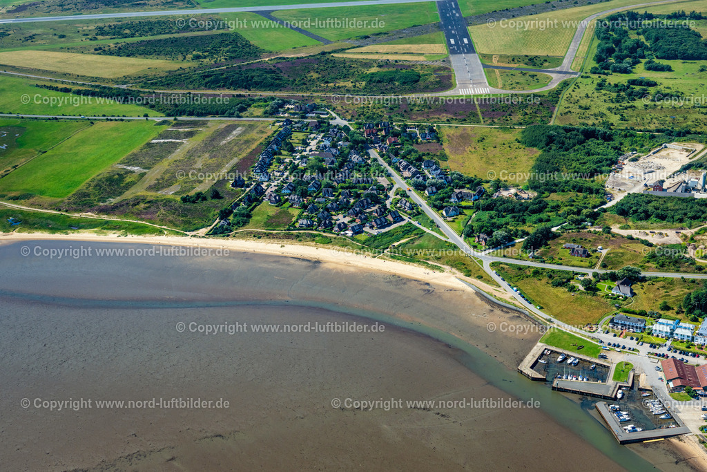 Sylt_Munkmarsch_ELS_9231130825 | MUNKMARSCH 13.08.2025 Ortsansicht an der Meeres-Küste in Munkmarsch auf der Insel Sylt im Bundesland Schleswig-Holstein, Deutschland. // Townscape on the seacoast in Munkmarsch at the island Sylt in the state Schleswig-Holstein, Germany. Foto: Martin Elsen