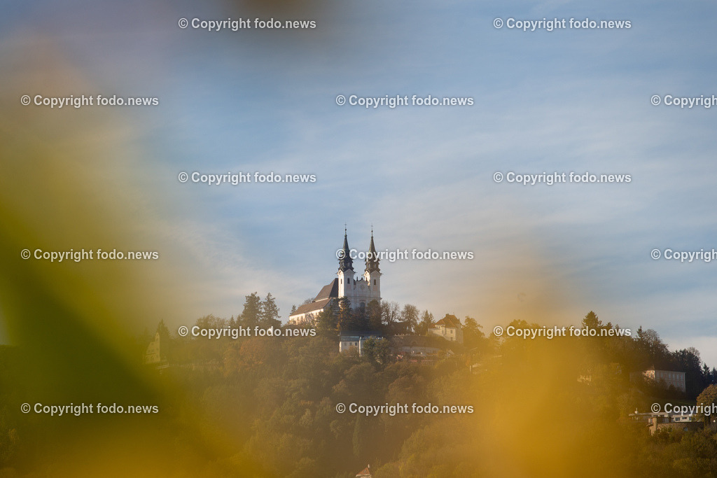 Herbst_ Poestlingberg Linz_ 26.101.2024-2 | 26.10.2024, Poestlingberg, AUT, Herbst, im Bild Poestlingberg, Berg, Jahreszeit, Herbst, Hausberg, Kirche, Linz