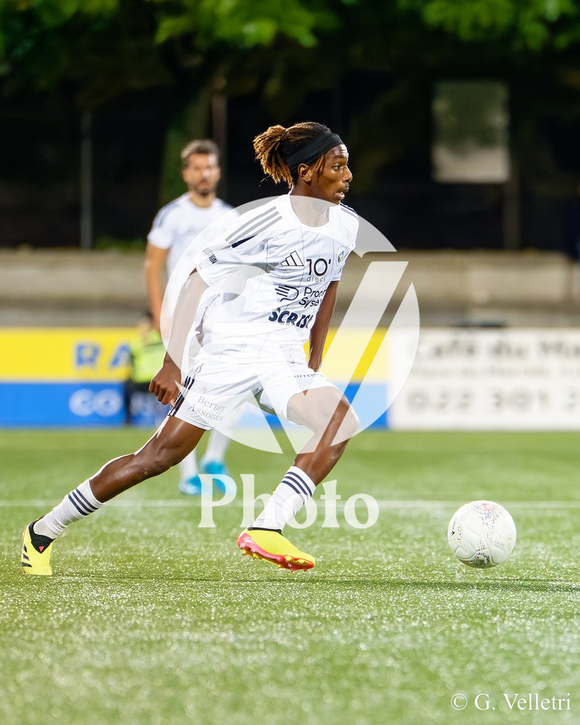 Challenge League - Etoile Carouge FC v FC Vaduz | Sidiki Camara (21 Etoile Carouge FC) in action during the Challenge League game between Etoile Carouge FC and FC Vaduz at Stade de la Fontenette in Carouge, Switzerland