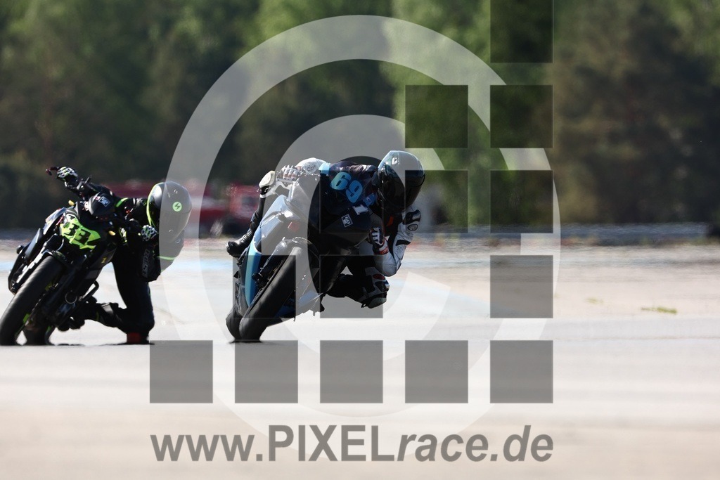 0033-20240512_05737 | Schöne Erinnerungen an spannende Momente - das festzuhalten ist unser Job. PIXELrace.de ist seit 2003 auf den Rennstrecken Europas unterwegs um die Action draußen beim Fahren und die wunderbare Stimmung imm Fahrerlager für euch einzufangen.