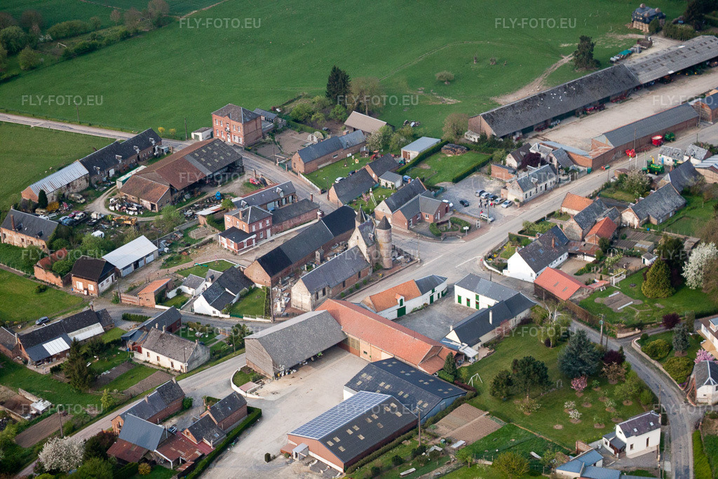 Vue aérienne: Vue de la ville à Monceau-sur-Oise dans le département Aisne, France. Photo: IMG_39987.jpg prise le 17/04/2011 par Werner Riehm/FLY-FOTO.euRésolution de l'original: 4752 x 3168 px