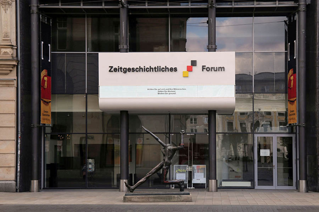 Zeitgeschichtliches Forum Leipzig | Das Team hinter BILDLEXIKON LEIPZIG bündelt historische wie aktuelle Informationen über die Stadt Leipzig in Text und Bild auf einer Plattform und stellt diese der interessierten Öffentlichkeit zur Verfügung.
