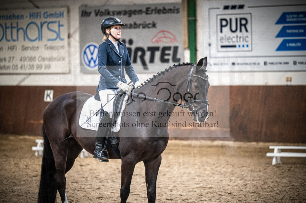 Hallenreittunier Voxtrup 2023 | Entdecke hochwertige Reitturnierfotos von Foto Oger. Professionell, emotional und authentisch – jetzt Lieblingsmomente im Shop bestellen.Deutschlandweite Turnierfotografie. - Realisiert mit Pictrs.com