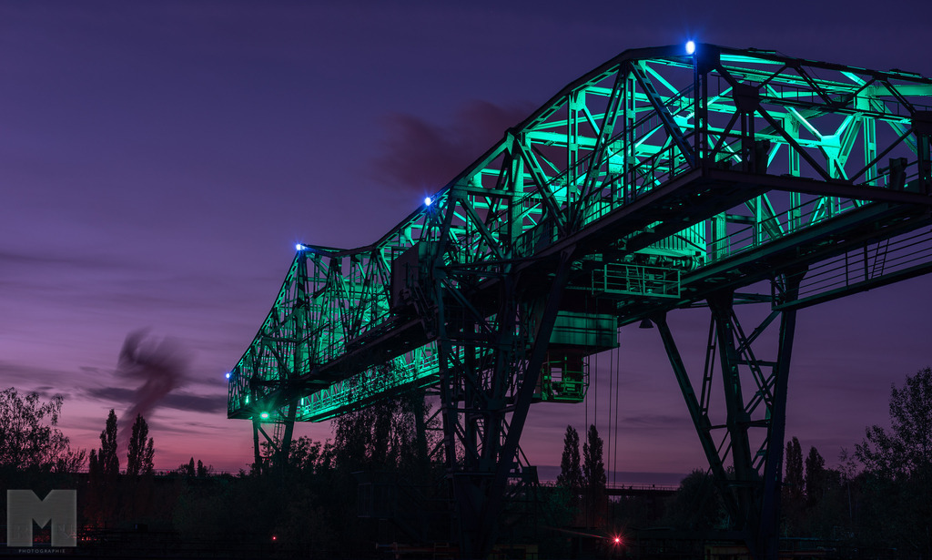 Kranbrücke in einem Stahlwerk | Landschafts- und Tierfotografie zu allen Jahreszeiten. Und immer die Schönheit des Lichtes im Auge... - Realisiert mit Pictrs.com