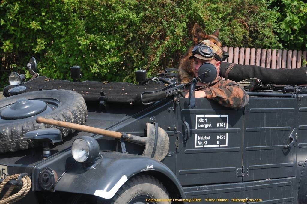 Geißmannsdorf-2026-Festumzug-125 | Festumzug in Geißmannsdorf bei Bischofswerda im Juni 2026. Fotografische Eindrücke und Momentaufnahmen vom Festumzug anläßlich des 800-jährigen Bestehens von Geißmannsdorf - mit Teilnehmern und Gästen, Strohpuppen und geschmückten Vorgärten und Grundstücken - Realisiert mit Pictrs.com