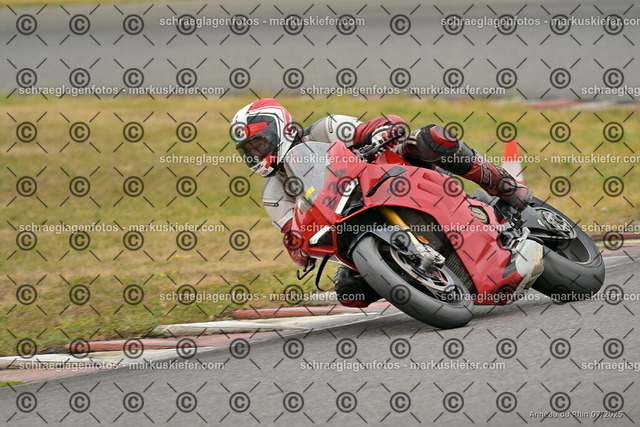 25bt05-1500 | markuskiefer.com - Realisiert mit Pictrs.com