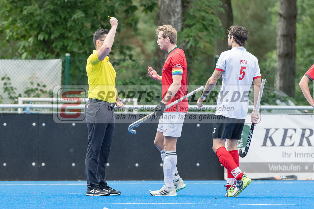 HK_20230923_104477 | 1. Bundesliga Herren Crefelder HTC - TSV Mannheim am 23.9.2023 CHTC, Krefeld , Lohse ( SR ) , Niklas Wellen ( Crefelder HTC 10 ) , Philip Schlageter ( TSV Mannheim #10 )