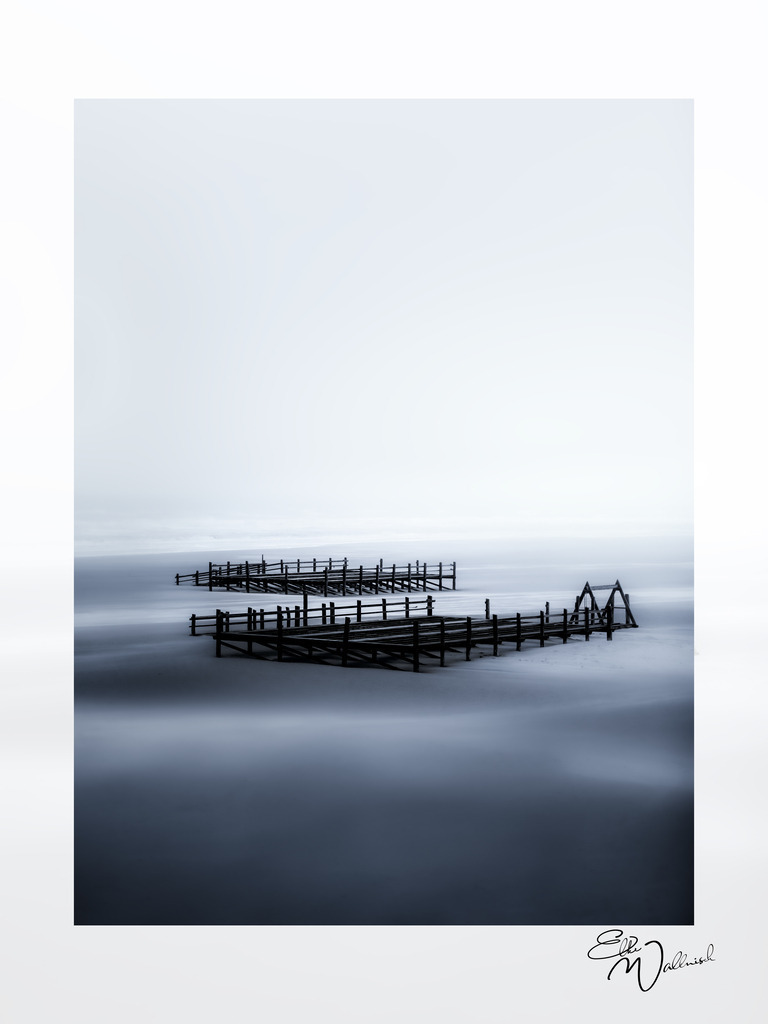 Inseln im Sand I | Herzlich willkommen auf meiner Seite! Ich bin Elke Wallnisch, Deine Fotografin für lichtstarke Momente. Der Name steht für alles, was mich mit der Fotografie verbindet: Das Licht und seine machtvolle Wirkung auf eine Situation oder unsere Stimmung - Realisiert mit Pictrs.com