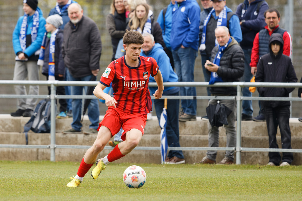20260412-FCHS04_039 | 1.FC Heidenheim 1846 vs. FC Schalke 04, Fußball, U19, A-Junioren, NWL, U19-DFB-Nachwusliga, 2025/2026, 8. Spieltag, 12.04.2026 in Heidenheim, Walter-Birkhold-Jugendstadion (Foto: Michael Bulling) - Realisiert mit Pictrs.com