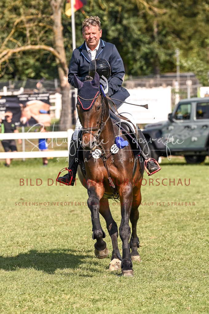 Schugtsche-Düren.2024-10.Springprf.M_-97 | Schugtsche Fotografie - Realisiert mit Pictrs.com