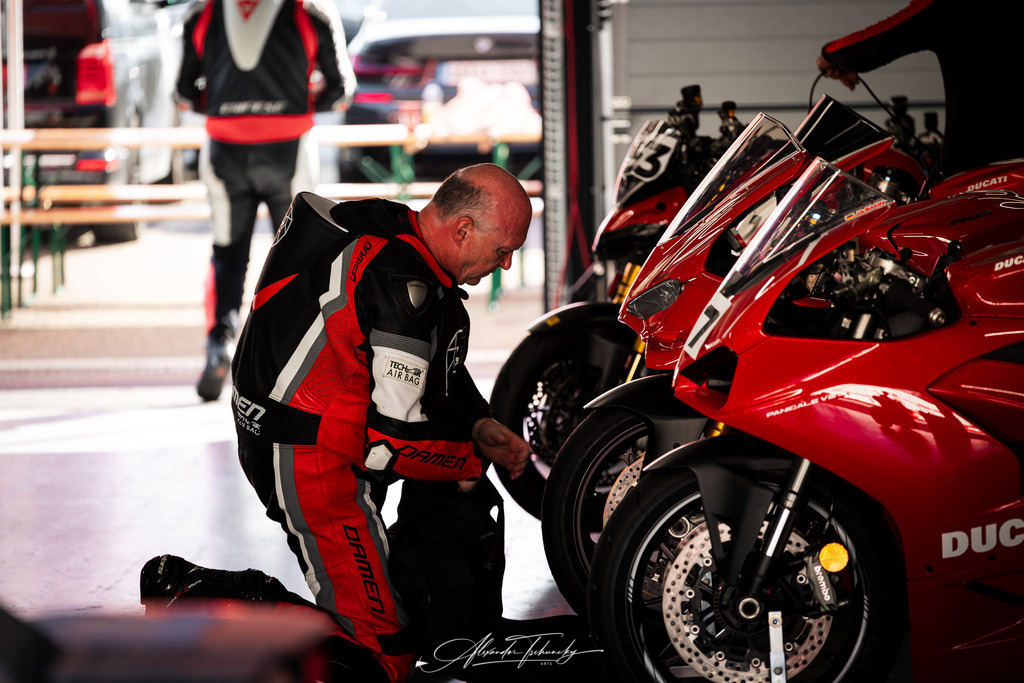 Ducati Trackday Hockenheimring 2026 | Entdecken Sie die faszinierende Welt von Alexander Tschuncky Arts: Kreative Fotografie, atemberaubende Automobilkunst und hochwertiger Bilderdruck. Lassen Sie sich inspirieren! - Realisiert mit Pictrs.com