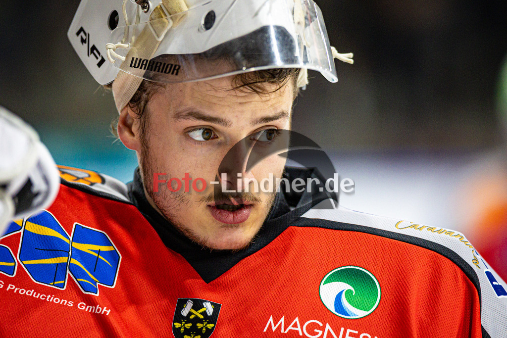TSV Peißenberg MINERS gegen EHC Königsbrunn PINGUINE | Eishockey Bayernliga Herren Playoffs Viertelfinale 2024/25 - Spiel 4 von 7, TSV Peißenberg MINERS gegen EHC Königsbrunn PINGUINE, 20250216,Xaver NAGEL (MINERS Goali 32) beim Aufwärmen, Portrait,2025-02-16 in Peißenberg (Eisstadion Peißenberg)Xaver NAGEL (MINERS Goali 32)Copyright: WolfgangxLindner foto-lindner.de