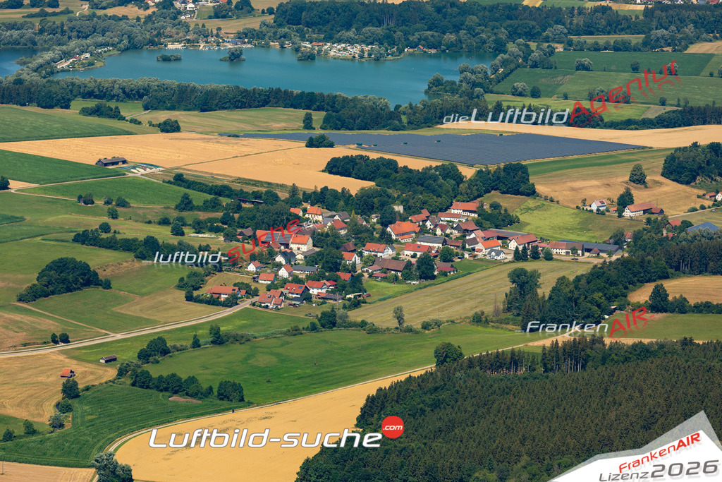 Die Luftaufnahme Seifertshofen - Ebershausen wurde 2022 vom Flugzeug aus (keine Drohne) erstellt. Hohe Auflösung -für große Poster und Wandbilder geeignet - Garantiert!