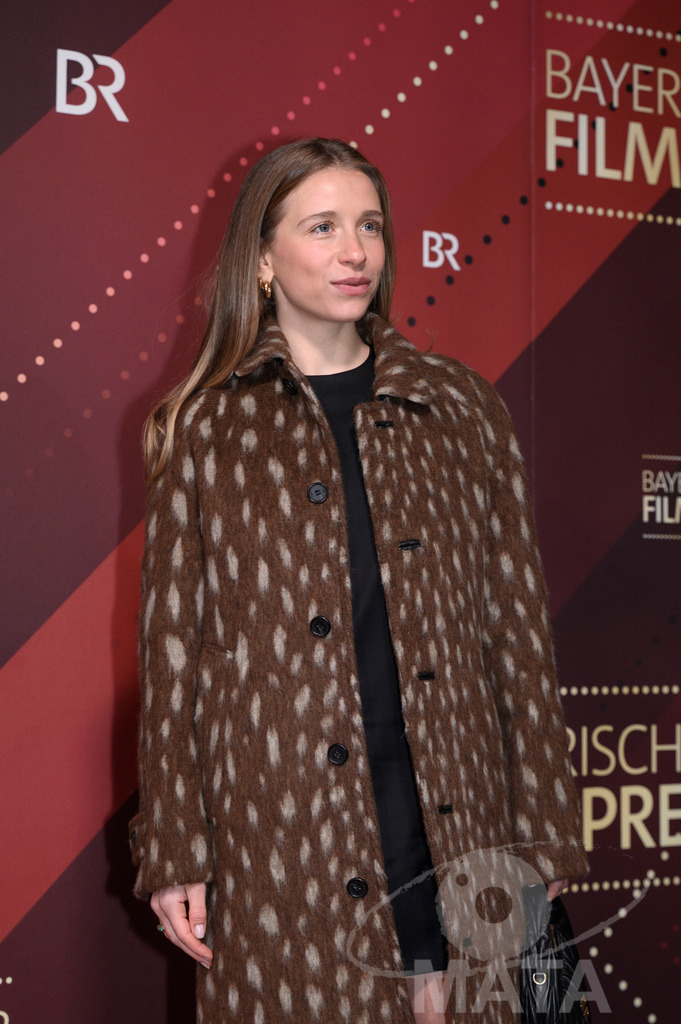 _DWI5077 | Lena Klenke bei der Verleihung des 47. Bayerischen Filmpreises 2026  im Prinzregententheater. München, Deutschland. Der Bayerische Filmpreis wird seit 1979 von der Bayerischen Staatsregierung verliehen, um die Bedeutung des Kinofilms als Kulturgut herauszustellen - Realisiert mit Pictrs.com