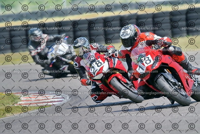 26BT02-2131 | markuskiefer.com - Realisiert mit Pictrs.com