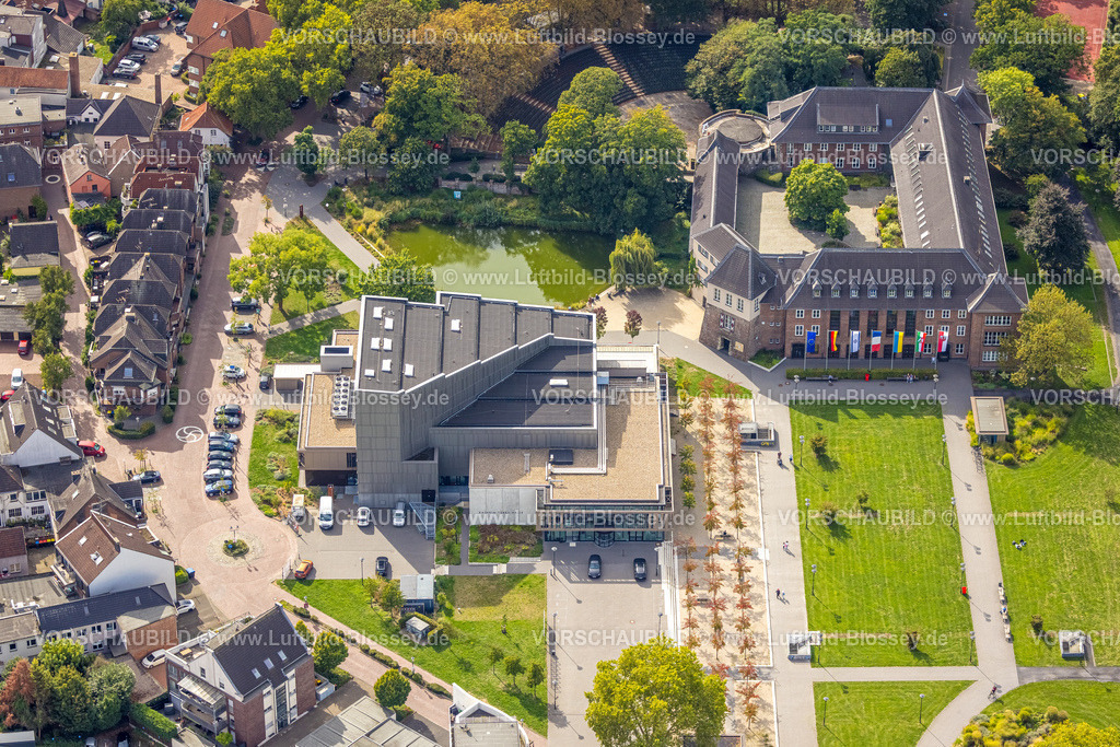 Dinslaken250904003 | Luftbild, Schloss und Burg Dinslaken, Kathrin-Türks-Halle Theater am Stadtpark, Dinslaken, Ruhrgebiet, Nordrhein-Westfalen, Deutschland