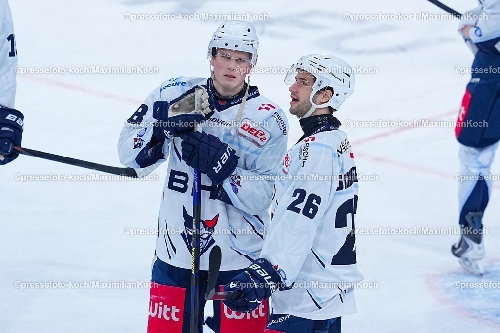 xYDRx20012601045 | 20.01.2026, xydrx, Eishockey, DEL2, Düsseldorfer EG - Blue Devils Weiden, PSD Bank Dome Düsseldorf: Noah Samanski (Blue Devils Weiden #88) und Daniel Schwaiger (Blue Devils Weiden #26) enttäuscht nach der 2:1 Niederlage  Photo: xYannisxDreimannxPressefotoKochx