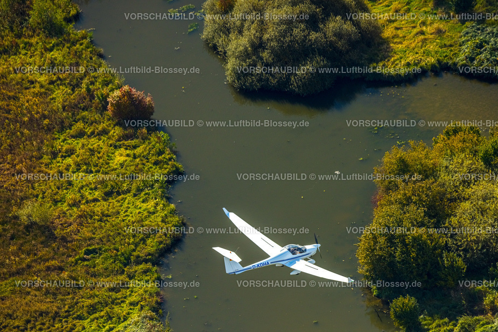 Hamm241008537 | Luftbild, HK36 TC Super-Dimona Motorsegler D-KDHA im Flug über Fluss Lippe, Stadtbezirk Heessen, Hamm, Ruhrgebiet, Nordrhein-Westfalen, Deutschland