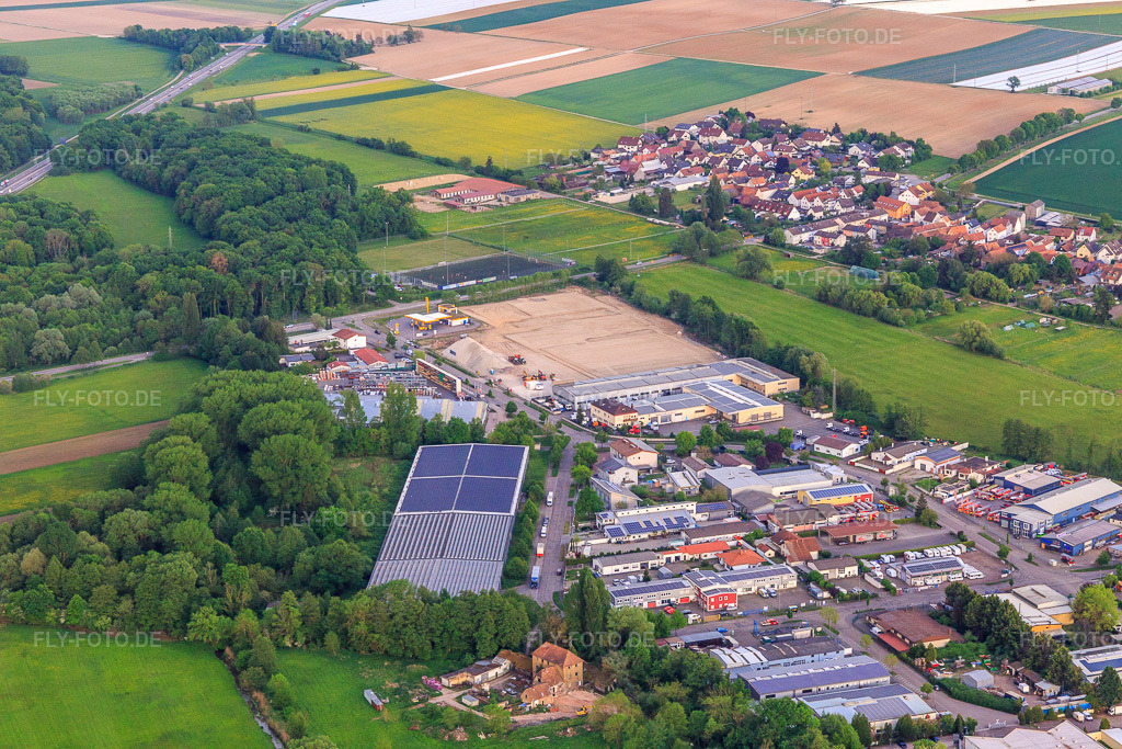 Luftbild: Baustelle zur Erschliessung des neuen Logistikpark der HANSAINVEST und DFI-Real-Estate Kandel nach Abriss des OBI-Markts im Ortsteil Minderslachen in Kandel im Bundesland Rheinland-Pfalz in Deutschland. – Foto: IMG_146221.jpg vom 02.05.2025 durch Werner Riehm/FLY-FOTO.de – Auflösung des Originals: 5472 x 3648 px – Entdecke HANSAINVEST | Kapital-verwaltungs-gesellschaft: Hansainvest – DFI Real Estate - Driving Future Innovation