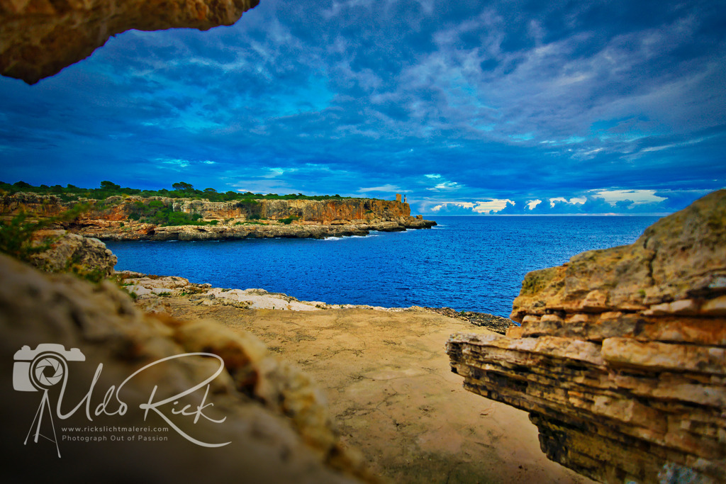 Buchten_(Calas)_Porto_Colom | Entdecken Sie Fotografie aus Leidenschaft: Auftragsfotografie, HD-Fotos, Geschenkartikel aus Ihren Bildern und vieles mehr. Beauftragen Sie uns für besondere Momente!