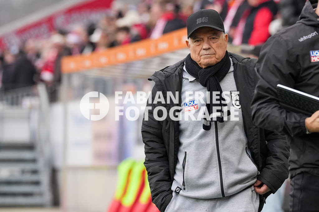 GER Rot-Weiss Essen vs. SSV Ulm, Fussball, 3. Liga, Spieltag 19, Saison 2025/2026, 20.12.2025 | GER Rot-Weiss Essen vs. SSV Ulm, Fussball, 3. Liga, Spieltag 19, Saison 2025/2026, 20.12.2025Foto: Fabian Friese - Realisiert mit Pictrs.com
