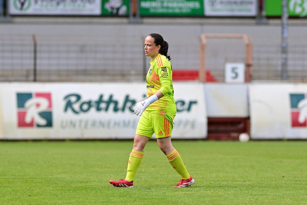 Fußball I Frauen I Saison 2024-2025 I 2. Bundesliga I 26. Spieltag I SV Meppen - Hamburger SV | Der Sportfotograf. - Realisiert mit Pictrs.com