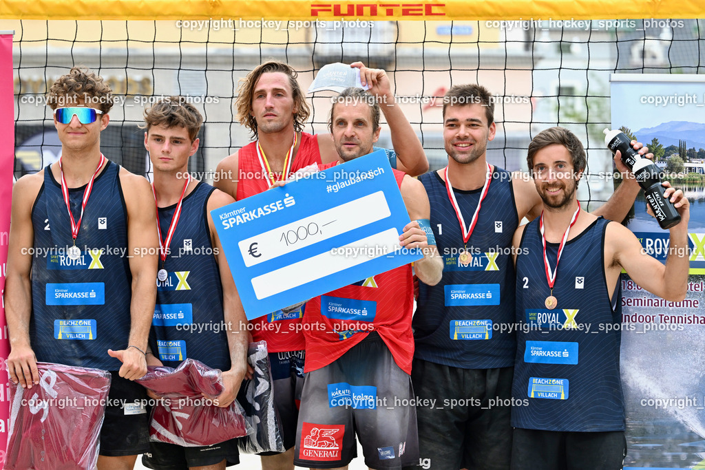 Kärntner Landesmeisterschaft Beach Volleyball | KLEMEN Michael Mario, SPONER Philipp, #2 HUBER Alexander Philipp, #1 FRIEDL Felix, RAINER Christian, RIEGLER Stefan, Kärntner Landesmeisterschaft Beach Volleyball, Kärntner Landesmeisterschaft Beach Volleyball am 18.08.2024 in Villach (Rathausplatz Villach), Austria, (Photo by Bernd Stefan)