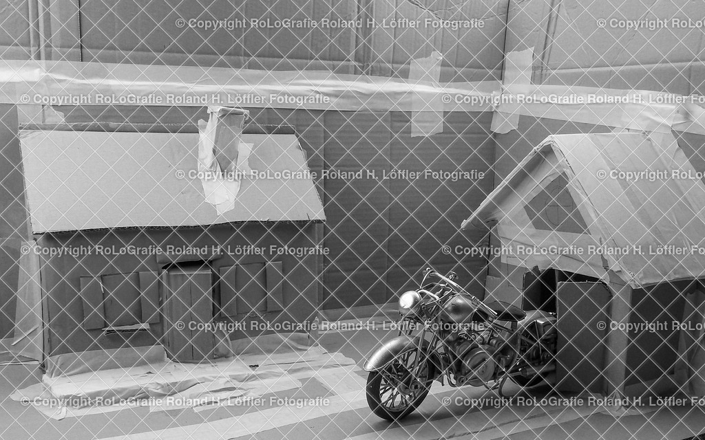 20241105_Modellandschaft mit Fahrzeugen SWoL-3 | Modellfahrzeug in Modellandschaft - Realisiert mit Pictrs.com